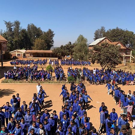 Lycee Picot De Cloriviere Dont Les Revenus Financent L'Education Des Eleves Leilighet Antsirabe Eksteriør bilde