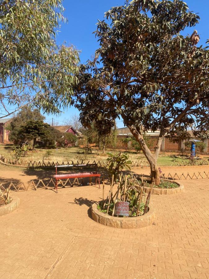 Lycee Picot De Cloriviere Dont Les Revenus Financent L'Education Des Eleves Leilighet Antsirabe Eksteriør bilde